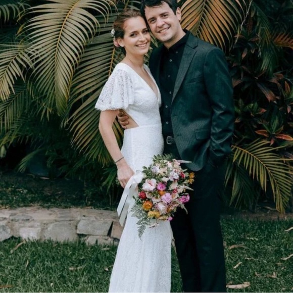 Fame and Partners Lace Wedding Gown - Picture 10 of 11